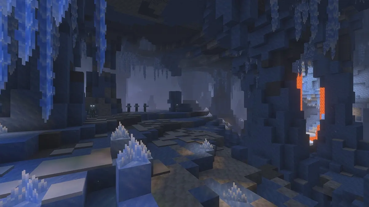 Caverna de gelo do Minecraft com pontas de gelo no teto e cristais no chão