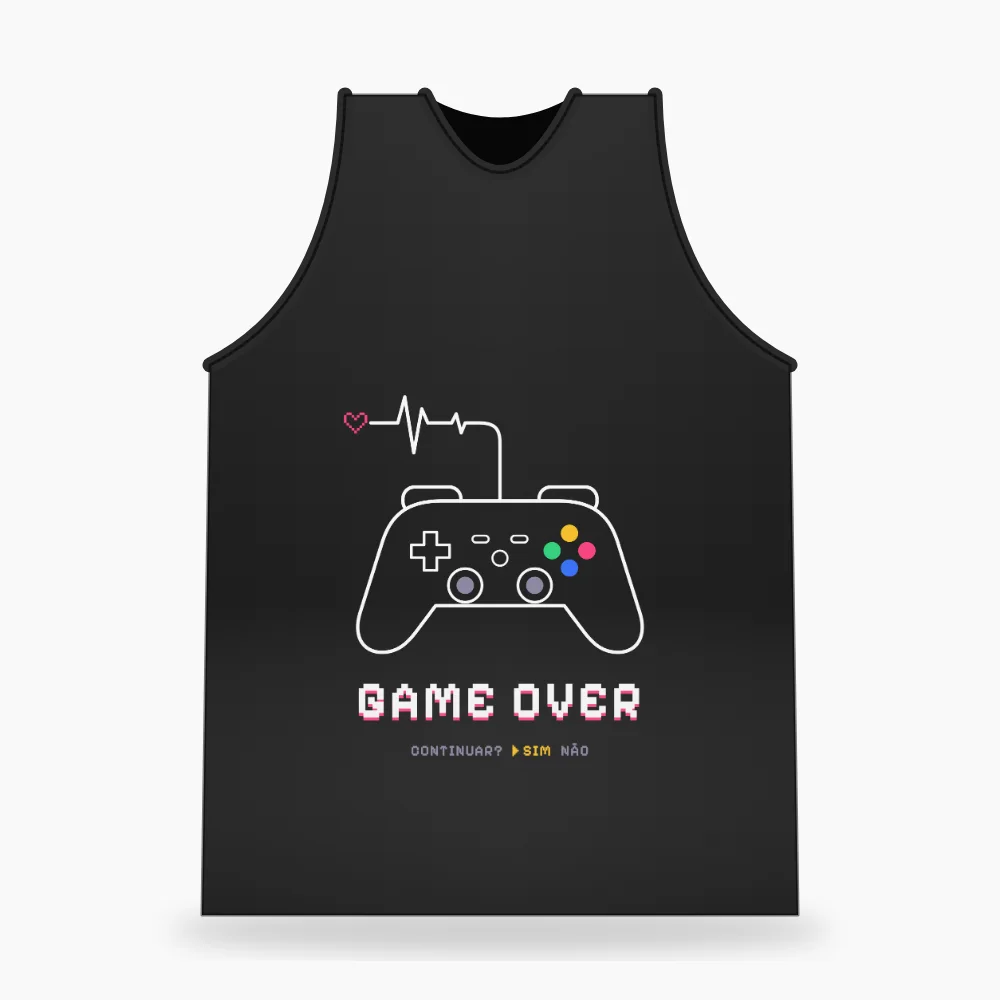 Regata preta Game Over: controle de videogame em traço branco, linha de batimento e o texto GAME OVER